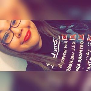 Meet your Posher, Elaina