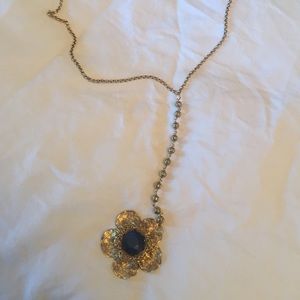 Long necklace with flower