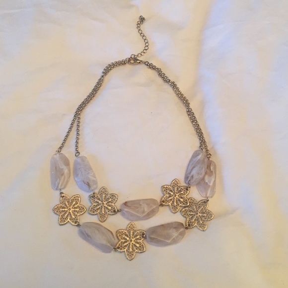 Cream stone and flower necklace