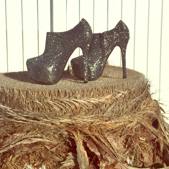 Bella Luna 4 inch booties.