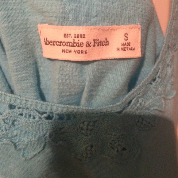 Light blue crochet back tank top - Picture 3 of 3