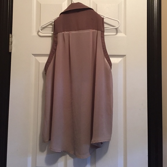 Sleeveless sheer button-up top - Picture 2 of 2