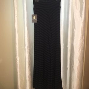 Super cute gray and navy maxi skirt!! Never worn!