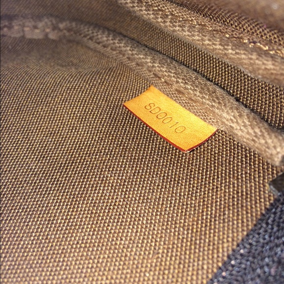 OFFERS Authentic Louis Vuitton Pochette - Picture 2 of 3