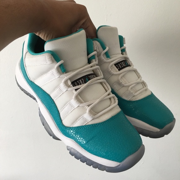 Aqua 11s Size 6Y.