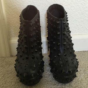 studded boots size 5.5