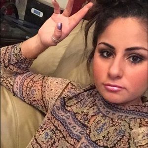 Meet your Posher, Thalia