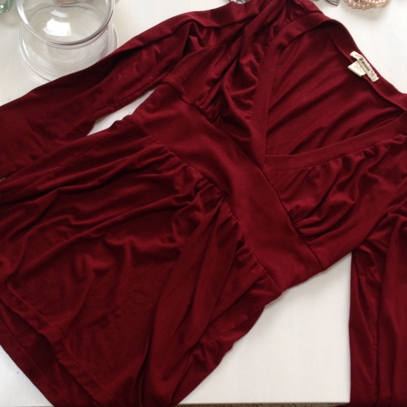 Long Sleeve V-Neck - Picture 2 of 2