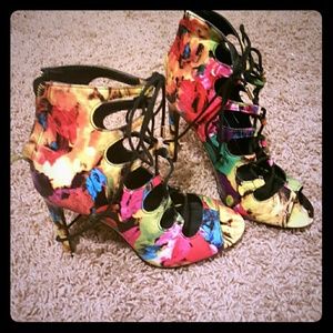 Steve Madden Lace up Peep toe heels