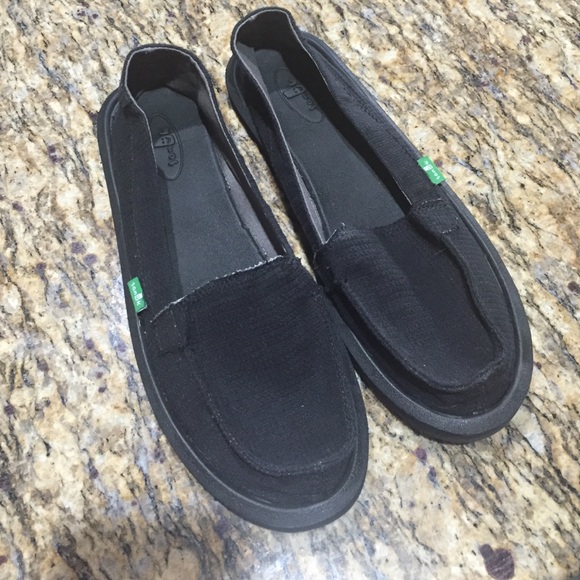 Black size 9 Sanuks