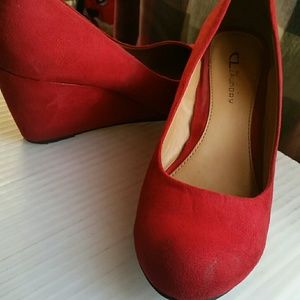Red closed toed wedges
