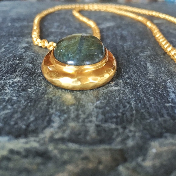 Pendant on Gold Chain - Picture 2 of 4