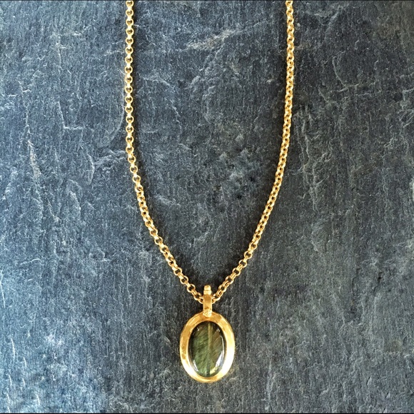 Pendant on Gold Chain - Picture 3 of 4