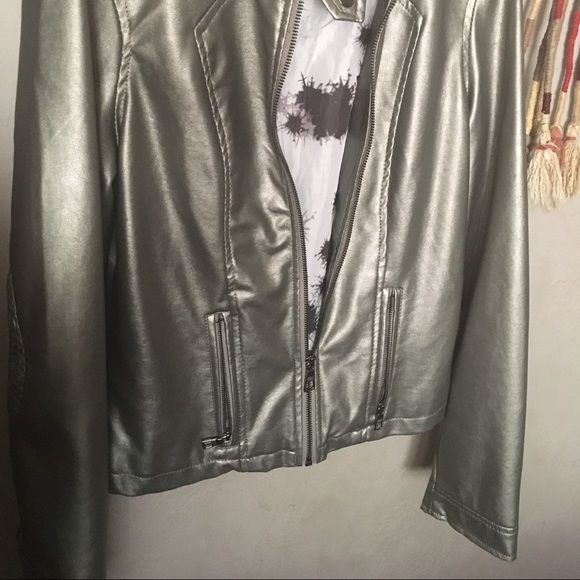 Pretty silver jacket - Picture 4 of 4