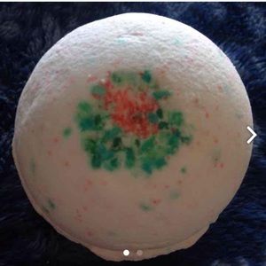 Lush Sakura bath bomb
