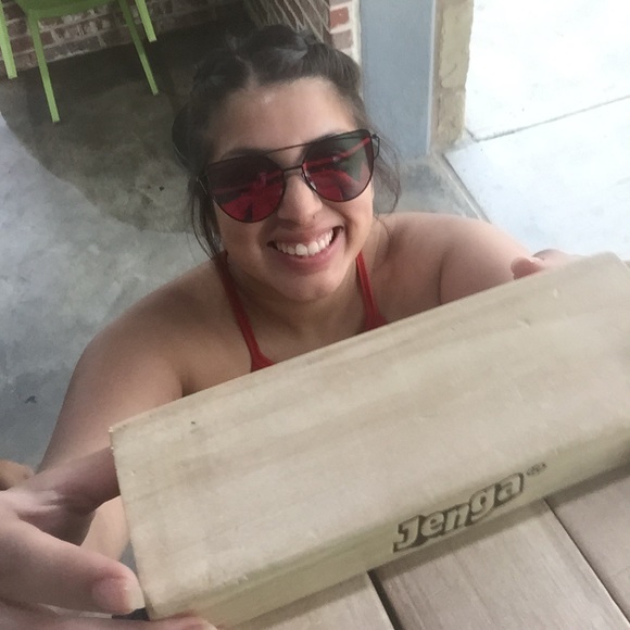 Meet your Posher, Celeste - Picture 7 of 7