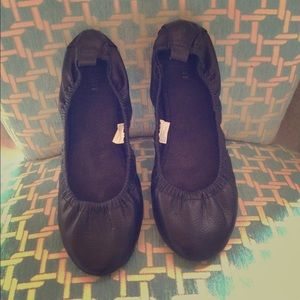 Super comfy black ballerina flats! SALE