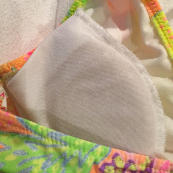 VENUS Neon Bikini Top - Picture 4 of 6