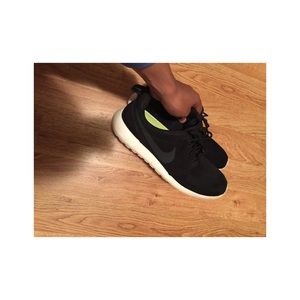 Nike Roshe Run's Size 12