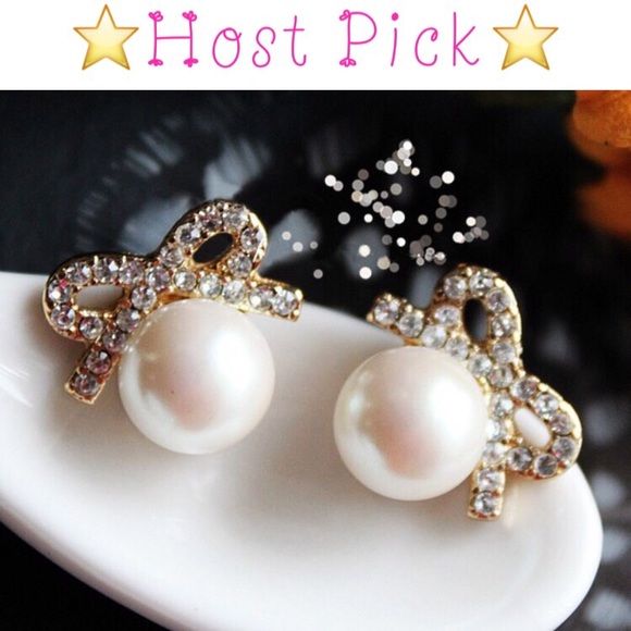 Super cute pearl bow earrings!