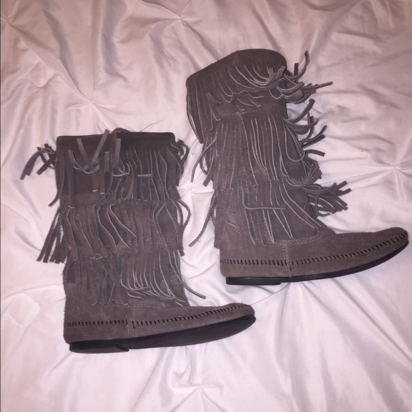 Minnetonka moccasin boots