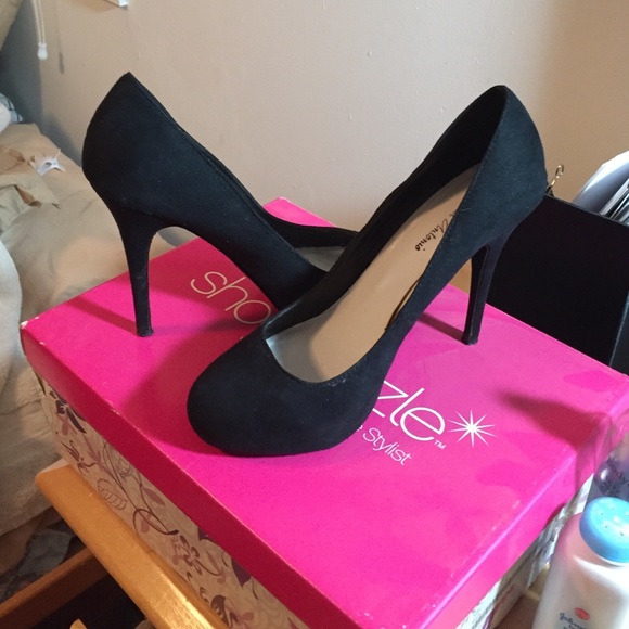 Shoedazzle black heels