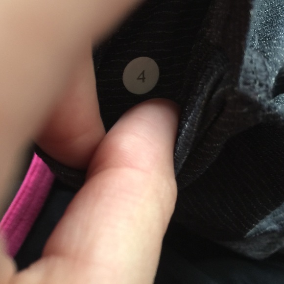 💥SOLD💥Lululemon Twist Back Tank - Picture 3 of 3