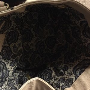 😍😍😍😍Beautiful neutral Shoulder handbag