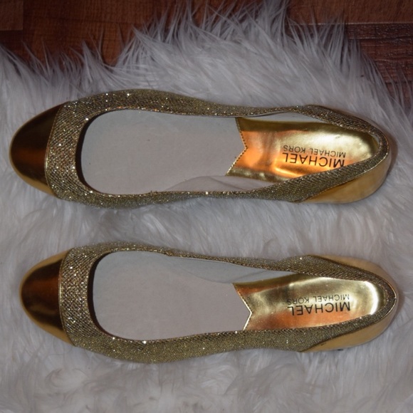 Gold Michael Kors flats ☀️