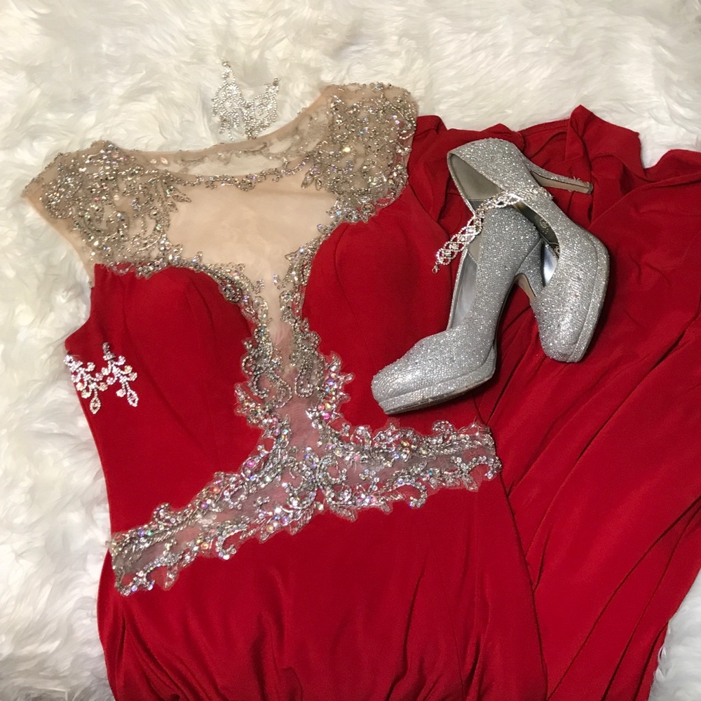 Red prom dress 💃