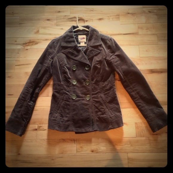 Hardly worn. Excellent condition.