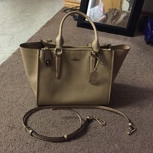 😍😍gorge nude coach handbag with gold hardwares