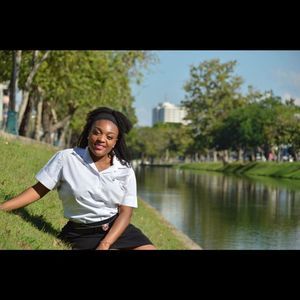 Meet your Posher, Cassandra