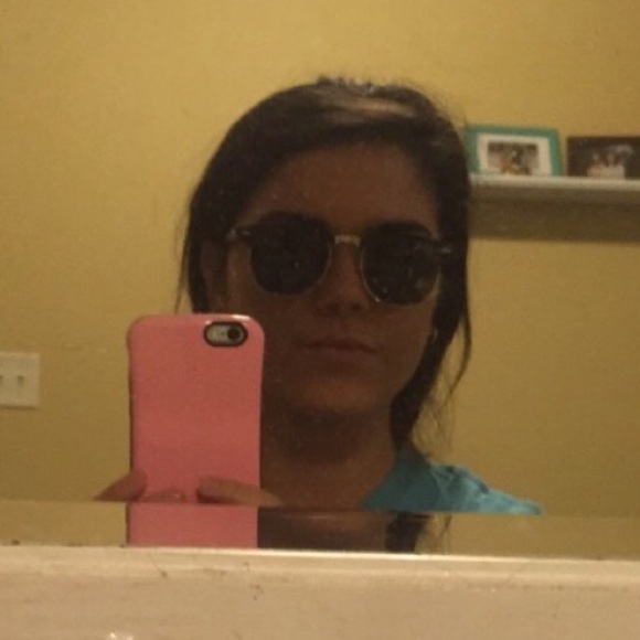 DO NOT BUY IT IS ON HOLD FOR POSHER