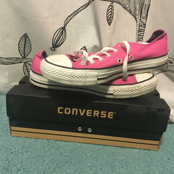 Pink converse !