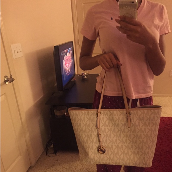 ❌SOLD❌ Michael kors purse - Picture 4 of 4