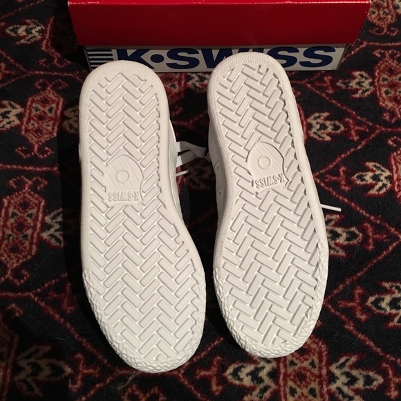 NWT K-Swiss Child's Sneaker - Picture 3 of 3