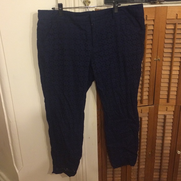 Navy flower cutout ankle pants size 18