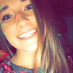 Meet your Posher, Adrianna