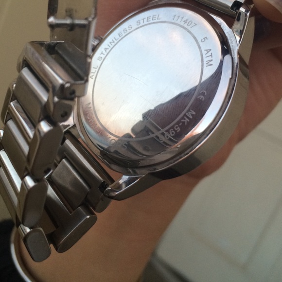 Michael Kors 'Kinley' Silver Watch Style MK-5996 - Picture 4 of 4