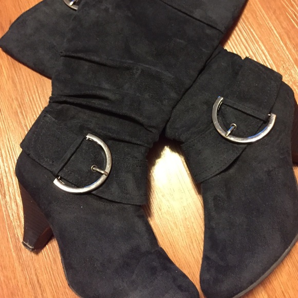 Heeled boots - Picture 3 of 3