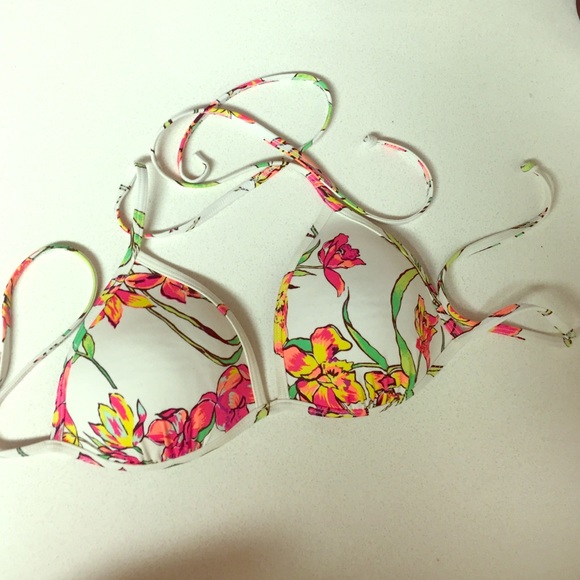 Tropical ROXY bikini top!