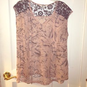 Sleeveless flower petal patterned top💕