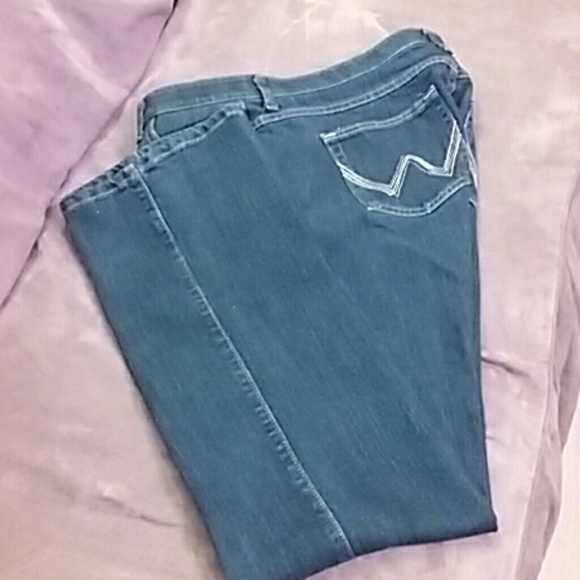 Wrangler  Q-baby Bootcut  jeans. Sz  13/14 new