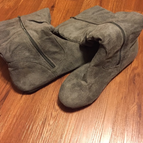 Boots - Picture 2 of 2