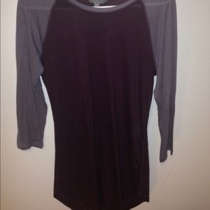 Cute tee, new condition !