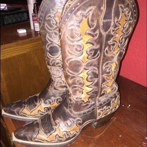 Woman's Ariat Snip Toed boots
