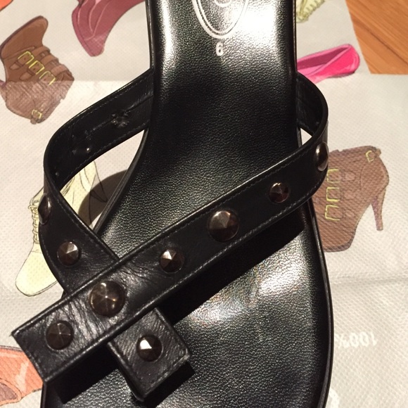 COMFORT  BLK SANDAL WITH SILVER STUDS - Picture 2 of 4
