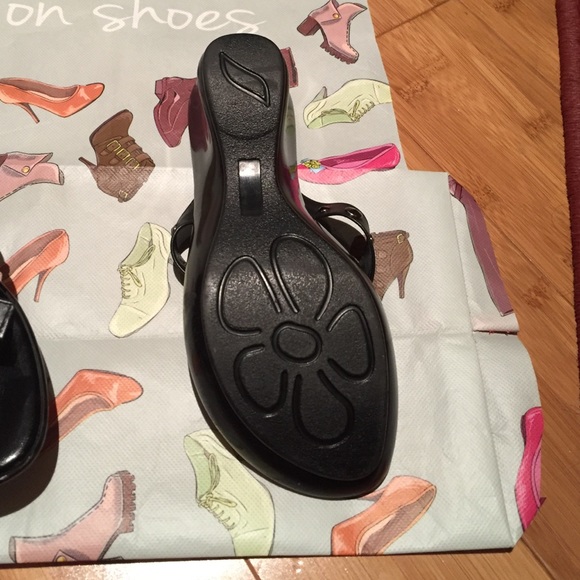 COMFORT  BLK SANDAL WITH SILVER STUDS - Picture 3 of 4