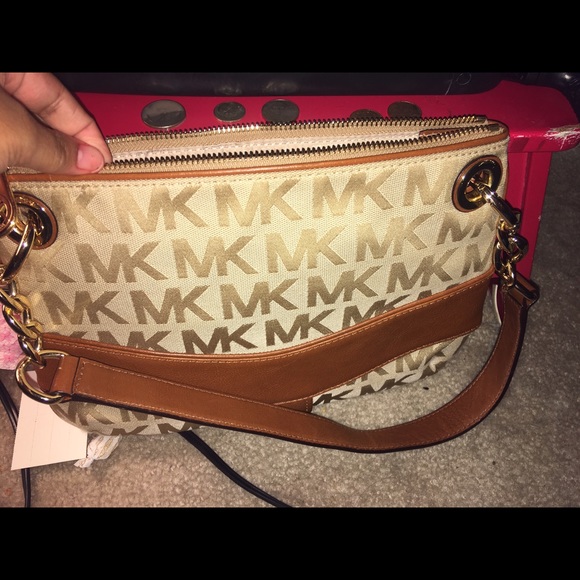 Michael kors purse - Picture 2 of 2